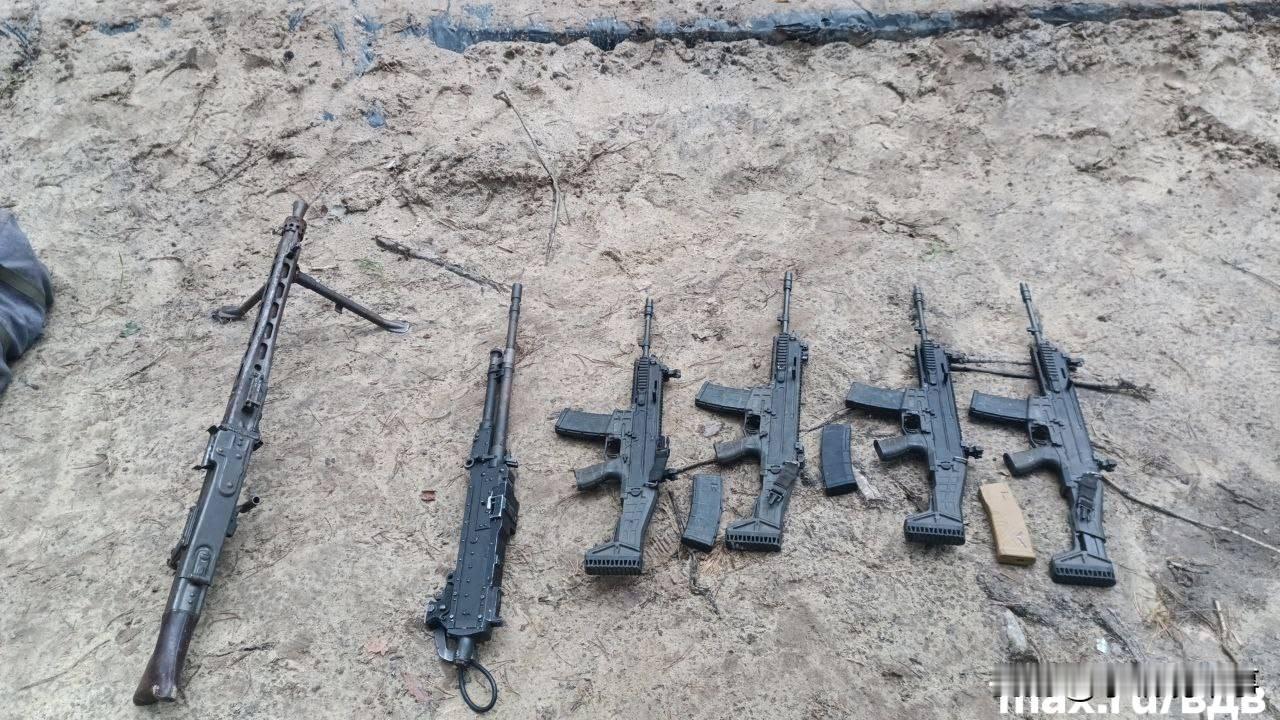 俄罗斯空降兵的战利品——BerettaMG42/59和M240C机枪，以及C