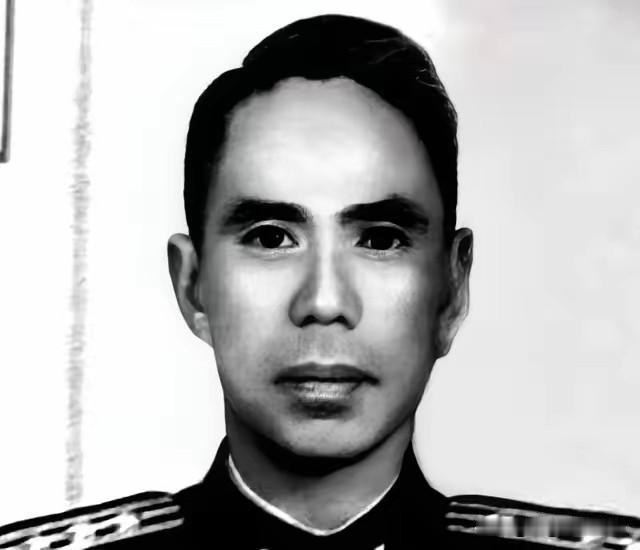 军统史上最致命的叛徒，叫李开峰。他不是带走一份情报，他是直接拔掉了整个情报网的电
