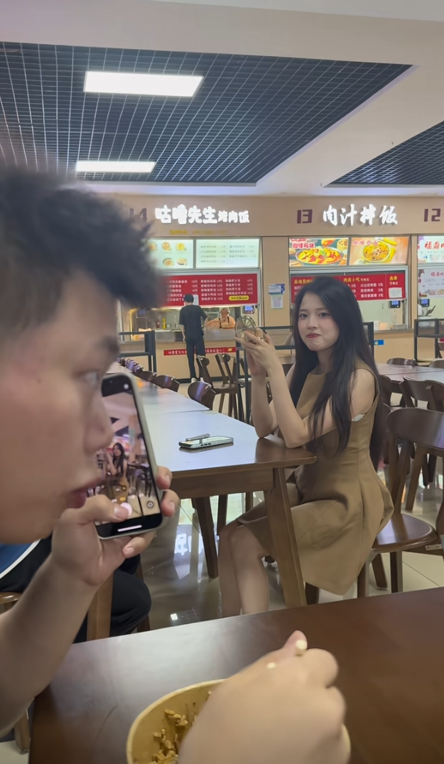 拍啊，咋不拍了，是有什么心事嘛