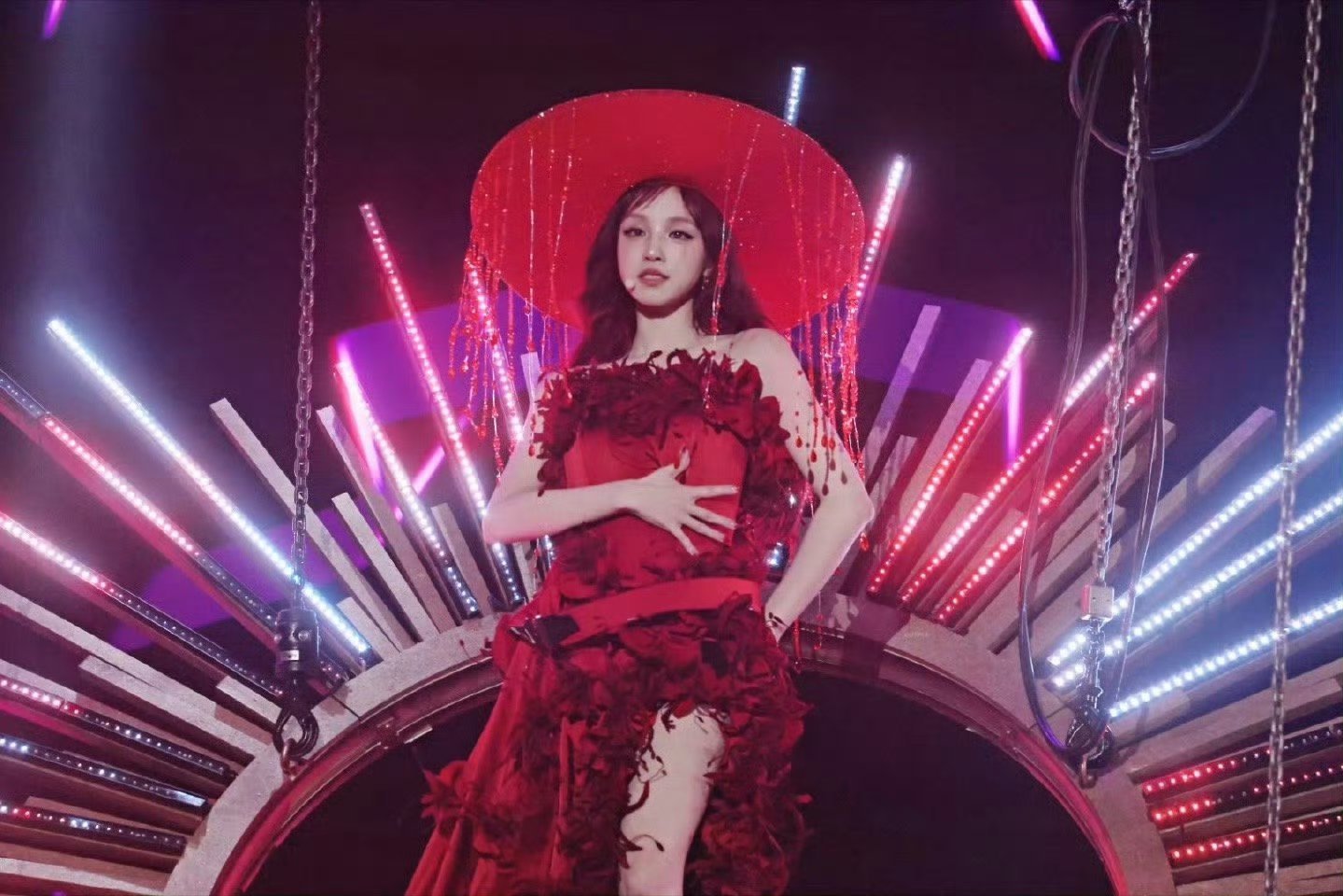 李昀锐当上宋雨琦站哥了跑男团和临江仙小队去看idle韩国演唱会给宋雨琦应援啦！