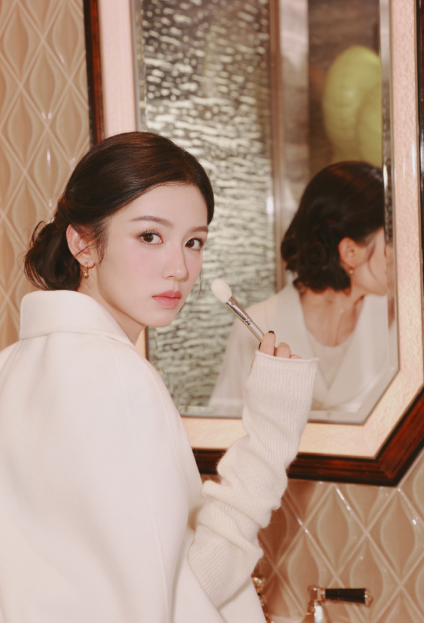 周也早期穿搭好绝！不管是休闲风还是甜妹风都轻松驾驭，漂亮得让人移不开眼！