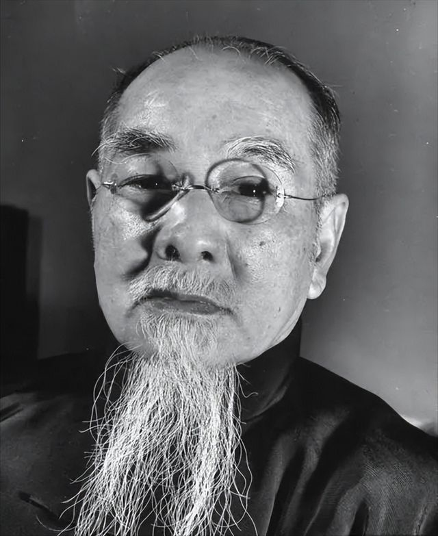 1943年，国民政府主席林森，意外遭遇车祸，不久离开人世，蒋介石叫来戴笠，问道：