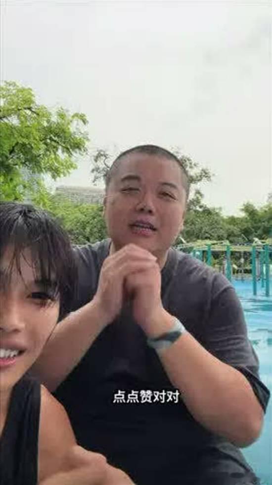 一天减重5.2斤，健身博主花小龙带林子聪减肥据封面新闻报道，近日，超千万粉丝健身