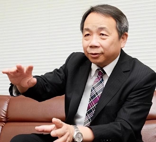 对石平下手了！冻资产拉黑全家，给两头吃的人立规矩石平这事有什么可同情的