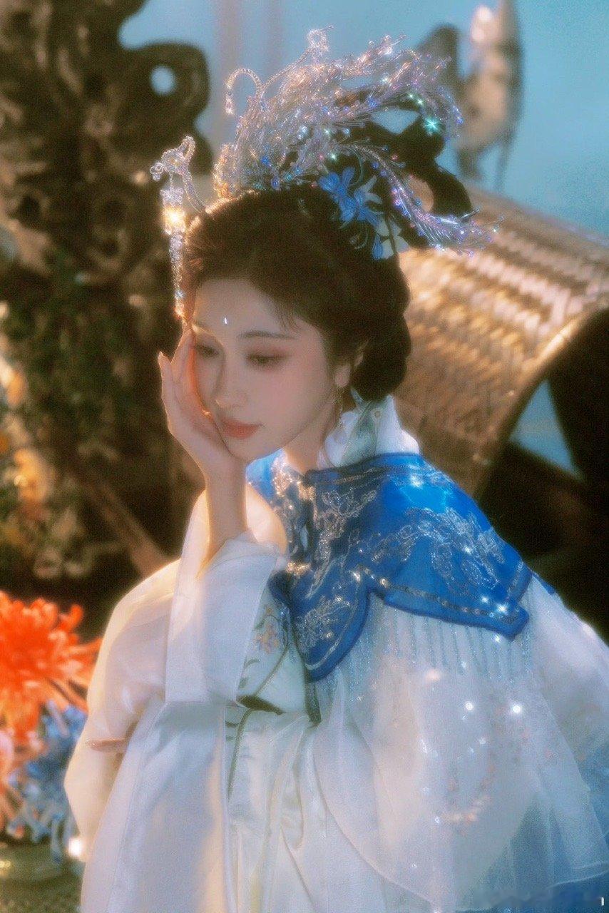 张小婉古风扮相张小婉女儿国国王女儿心总如水～今天是女儿国国王小婉！