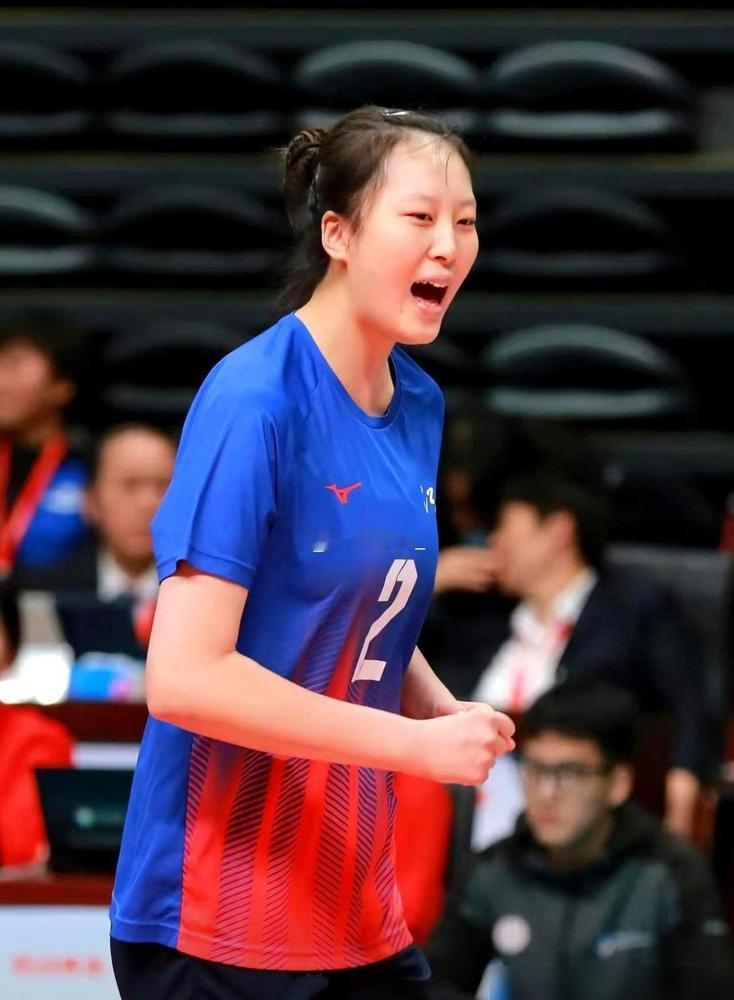 比起董禹含来，范泊宁是幸运的先把事说清楚：这是江苏女排今年联赛的第一场比赛，