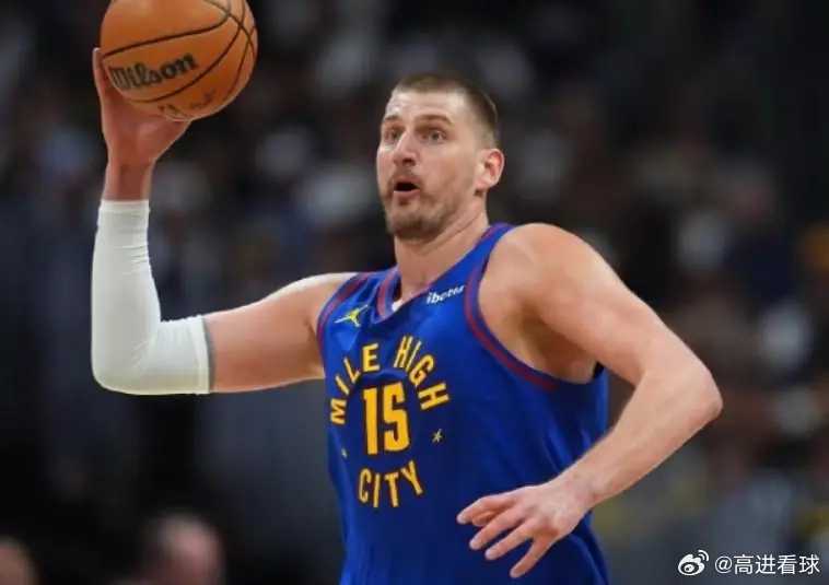 当世神兽，约基奇再次斩赛季场均三双，历史首位达此成就中锋北京时间4月2日，NBA