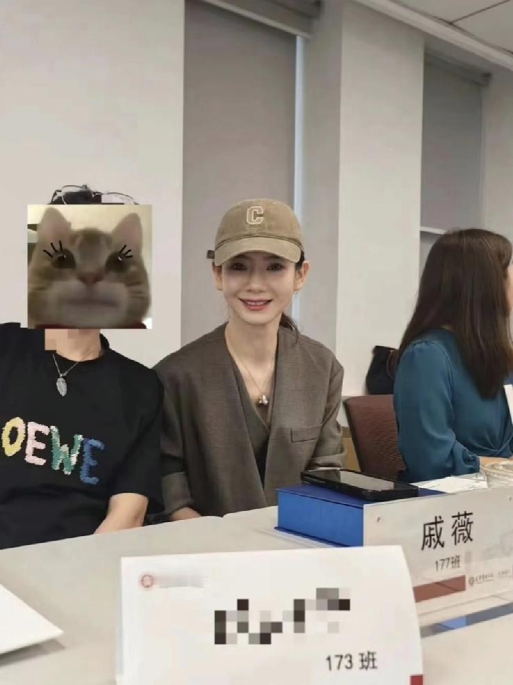 我有种预感，戚薇大概率不会在娱乐圈出现了，不是因为她不演戏了，也不是因为资源少，