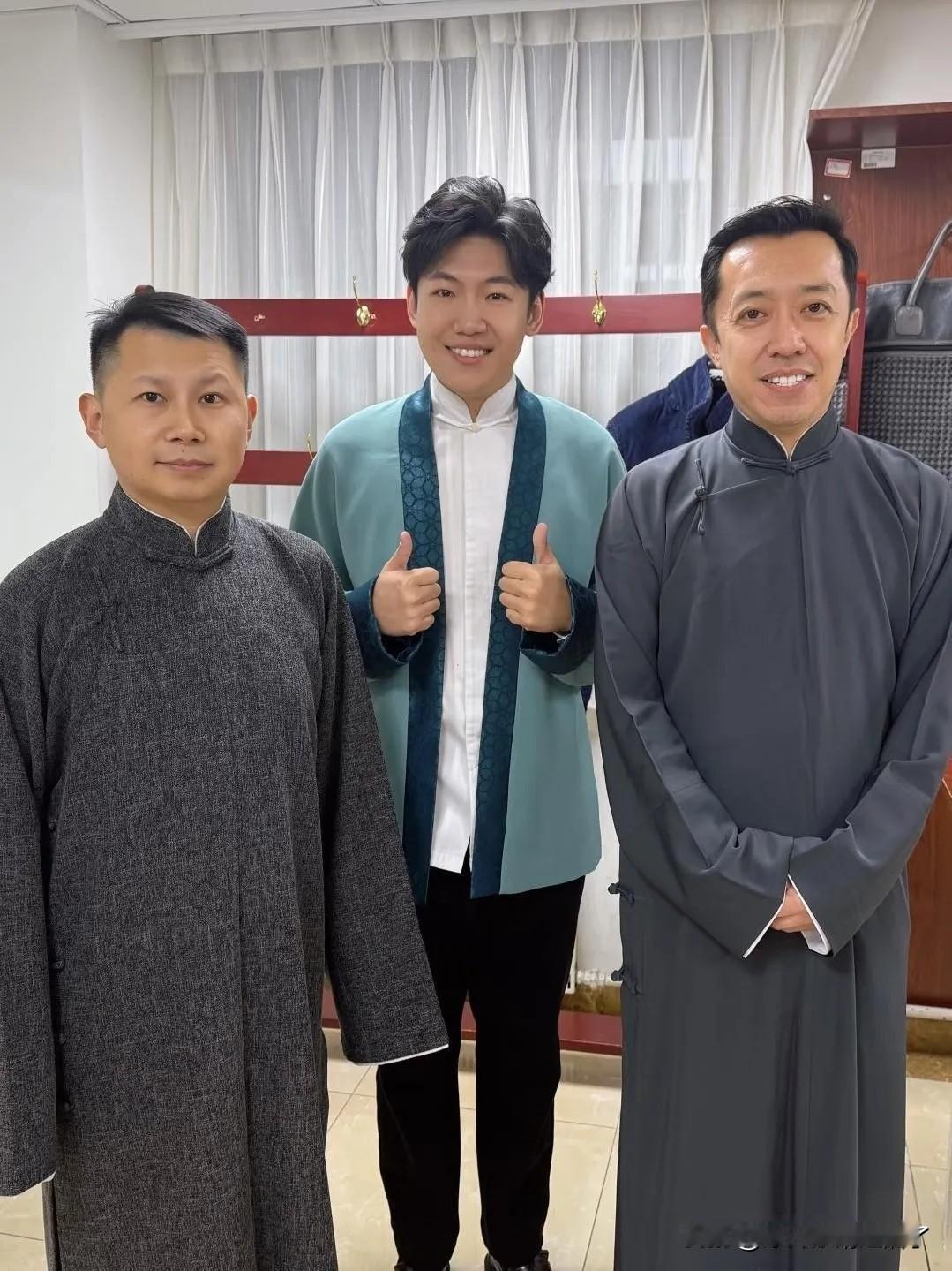 时间太快了！转眼间9年过去了……何云伟李菁再次同台！让很多粉丝泪目。就在
