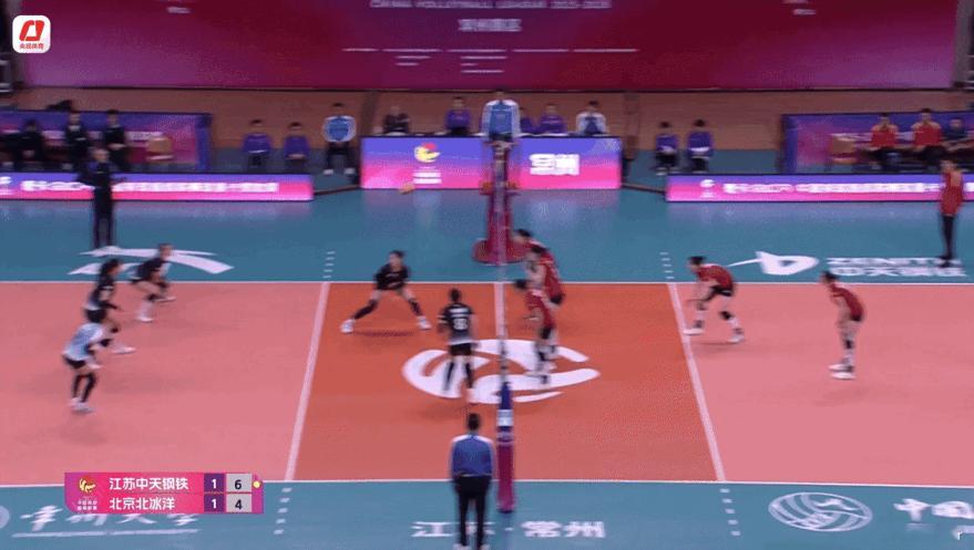 张籽萱跟郭中楠才是原配啊，不是张籽萱传不好副攻，你看跟郭中楠这个配合多么默契啊，