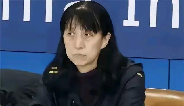 赵勇应该反思了，虽然侥幸赢球了，但暴露出的问题着实不少。发球是基本功，中国女排