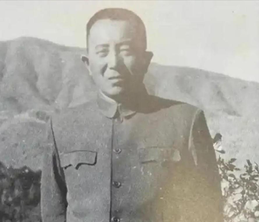 总参谋长罗瑞卿跳楼后，毛主席既生气又心疼，派汪东兴去看望他，汪东兴对罗瑞卿说：毛