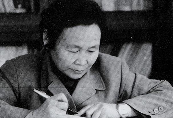 1971年，一位老太太闯进西花厅，见到周总理后质问：我到底是什么级别？ 这