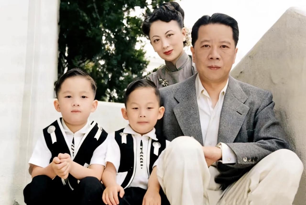 这张50年代在美国拍的宋家彩色全家福里，藏着宋氏家族最不为人知的清醒人——最小的