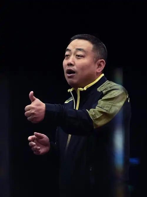 国乒为啥能一直强势？刘国梁的秘诀不在会议室而在训练场！当上乒协主席也不端架子，常