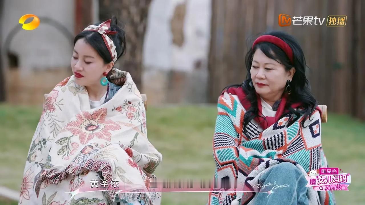家家有本难念的经当初李嘉格要结婚的时候，妈妈薄永霞从东北飞去上海，在车澈家客厅