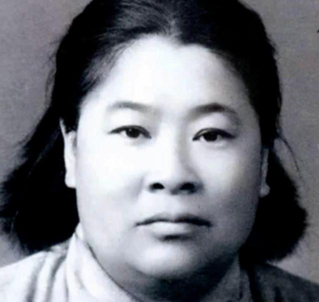 1933年，许世友听说部队有一位出身武当的女侠，便想要切磋一番，他好歹也是出自少