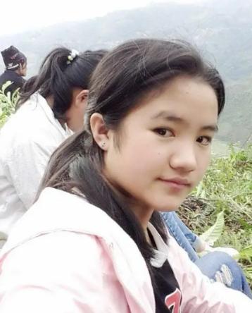 云南1女孩，1岁母亲病逝、随后父亲长期服刑，8岁一人独自生活，她常对着天上的云喊