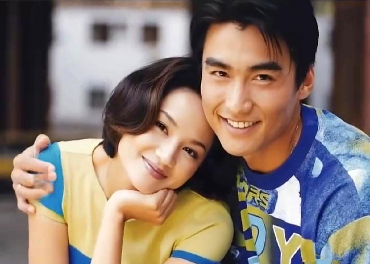 54岁瞿颖，拒了胡兵3次告白，扭头在清迈给俩外国娃当后妈，住着千万豪宅打网球，很