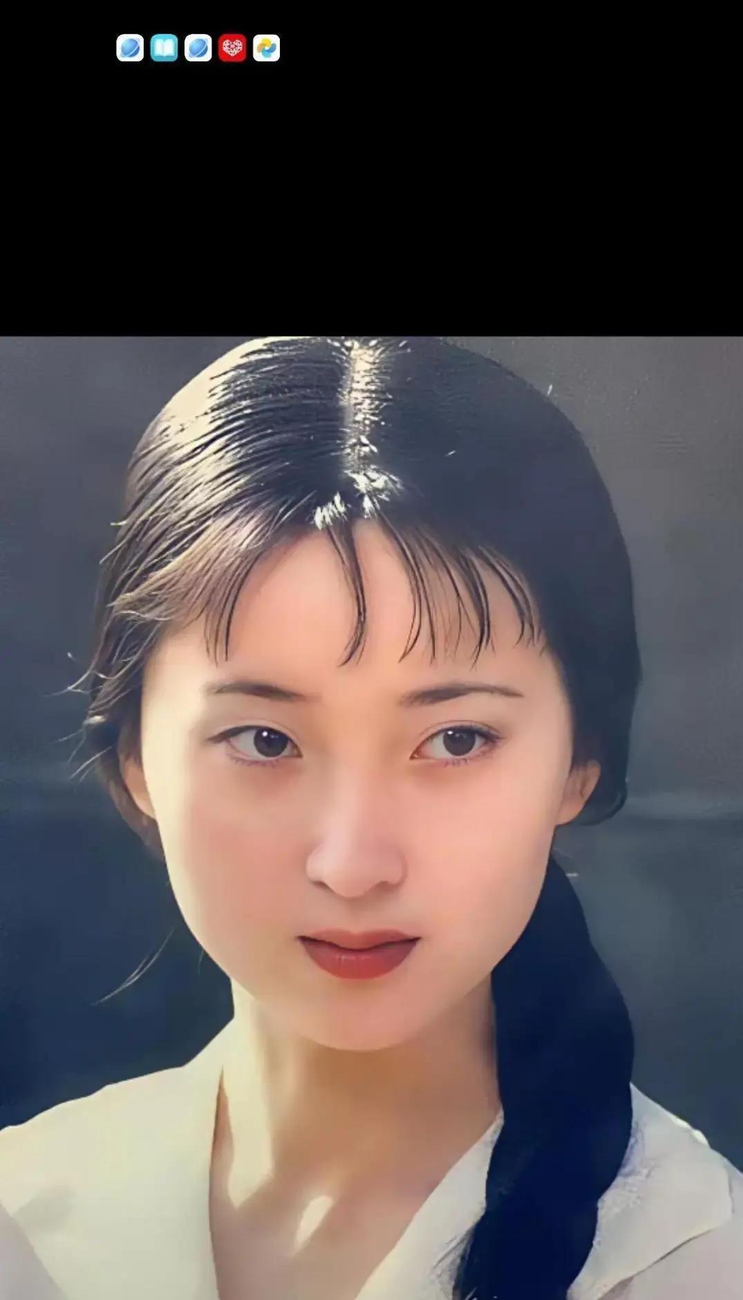 凌晨3点，她扒开冰箱，把最后一块蛋糕塞回盒子，转身灌下一杯冰水。三天后，镜