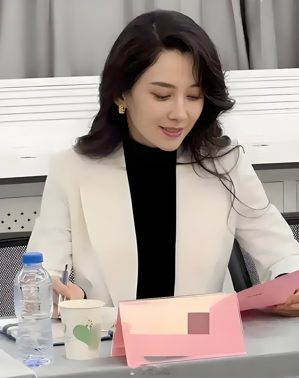 当今时代的人情世故：1.朋友请你吃饭，你想带瓶酒过去，朋友说“不用带东西，人来就