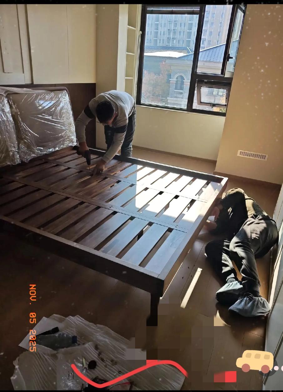 我今天气死了，两个师傅来我家新房安装家具，才干不久，就说渴了，让我下去买水给他们