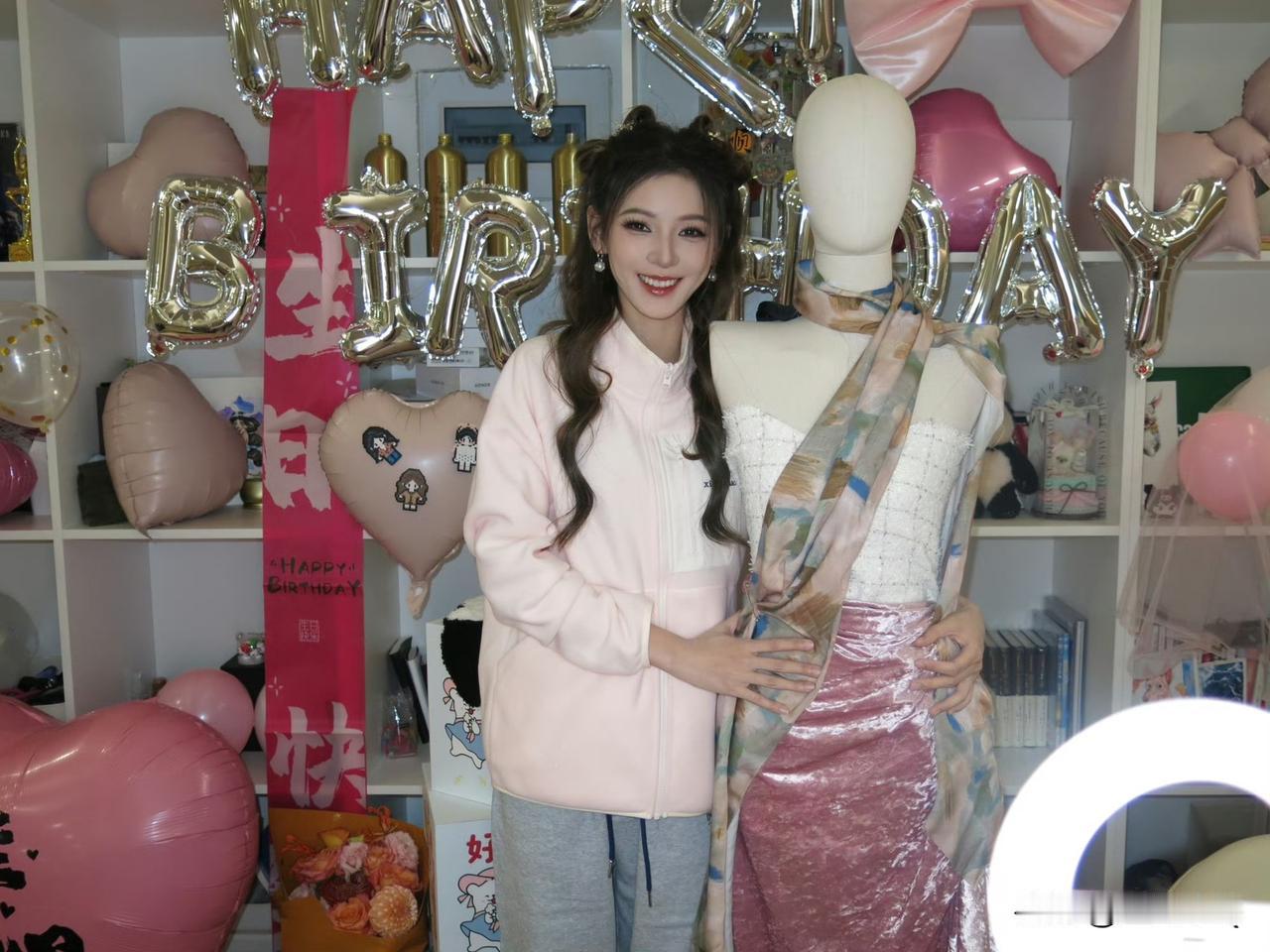 张予曦得瘦成啥样啊，身材完全和假模特所差无几。