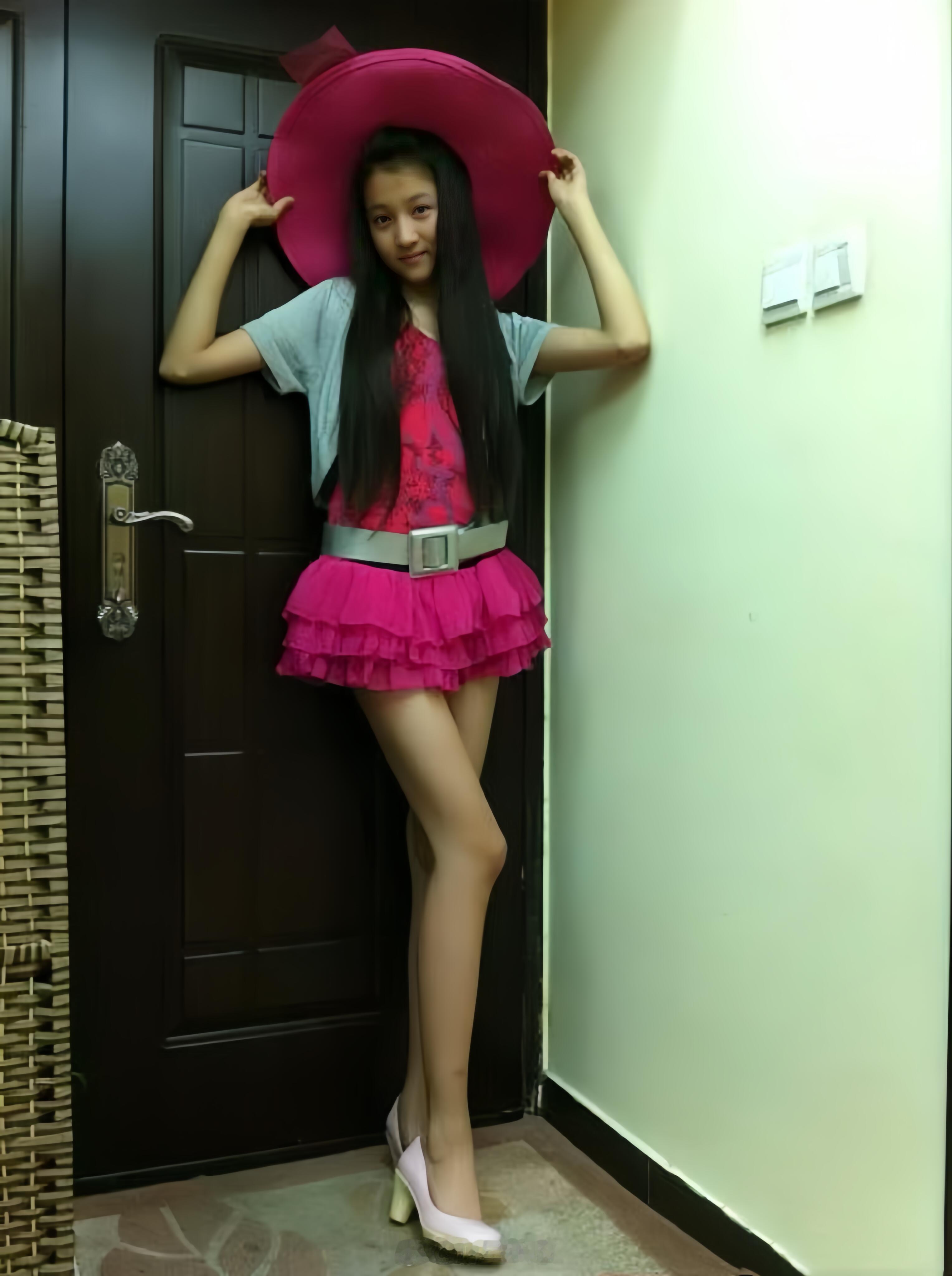 关晓彤的14岁……好牛的比例！！！