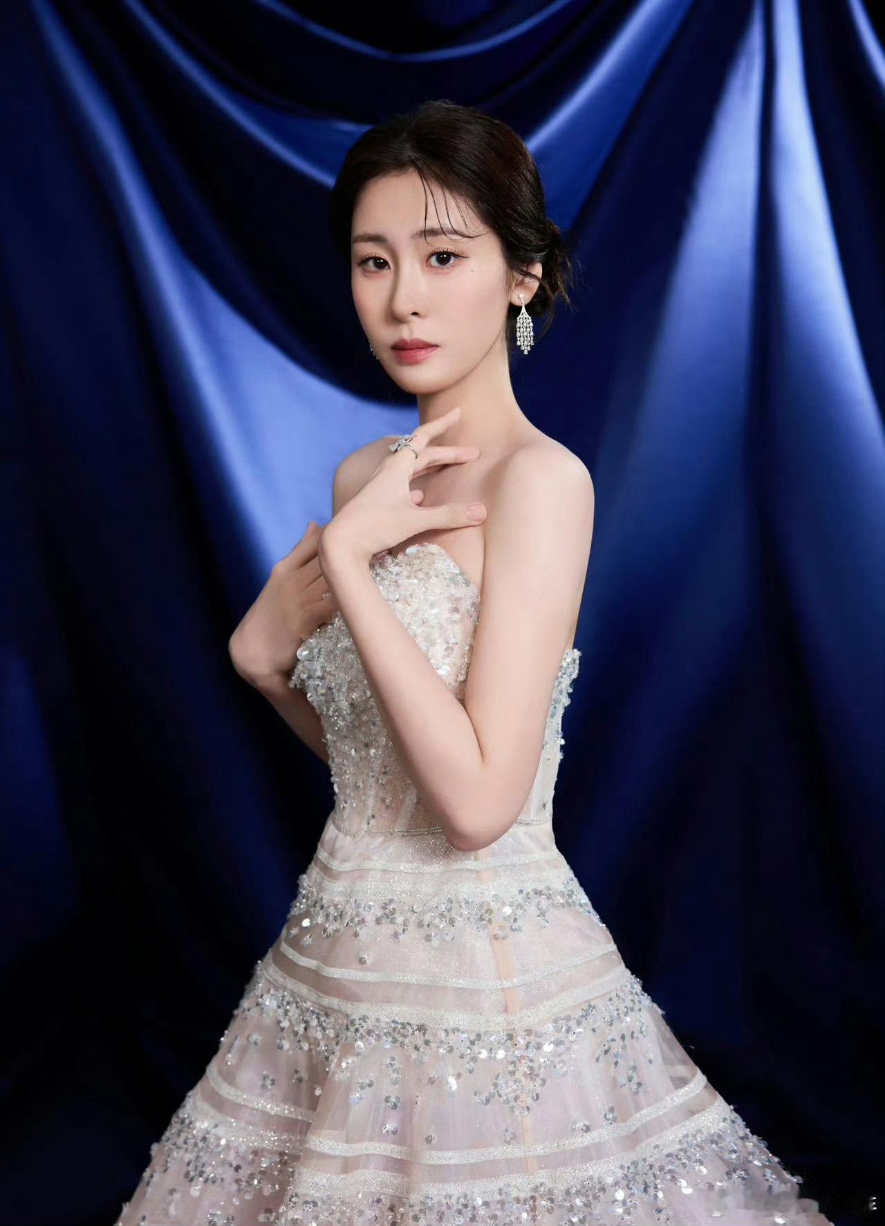 谁懂张碧晨拽王赫野这一下张碧晨拽王赫野这一下真的上大分，他们的舞台合作简直就是