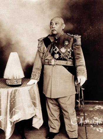 慈禧临终叮嘱载沣杀袁世凯，正史里没这句话1908年11月14日傍晚，38岁的光绪在瀛台咽气，转天，统
