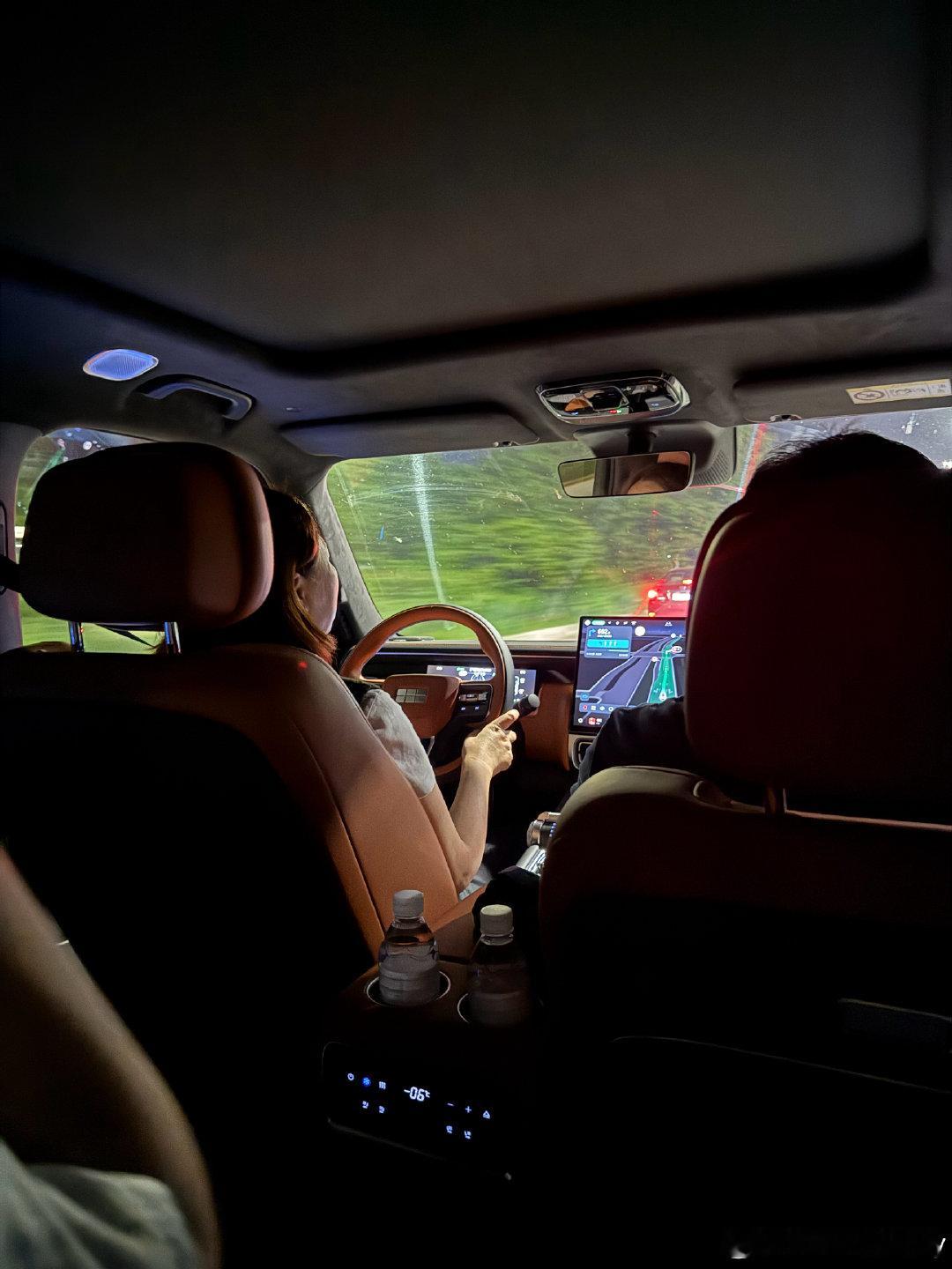 上了这趟车，就别下车了。这么帅，那就爱了吧！#银河战舰700#​