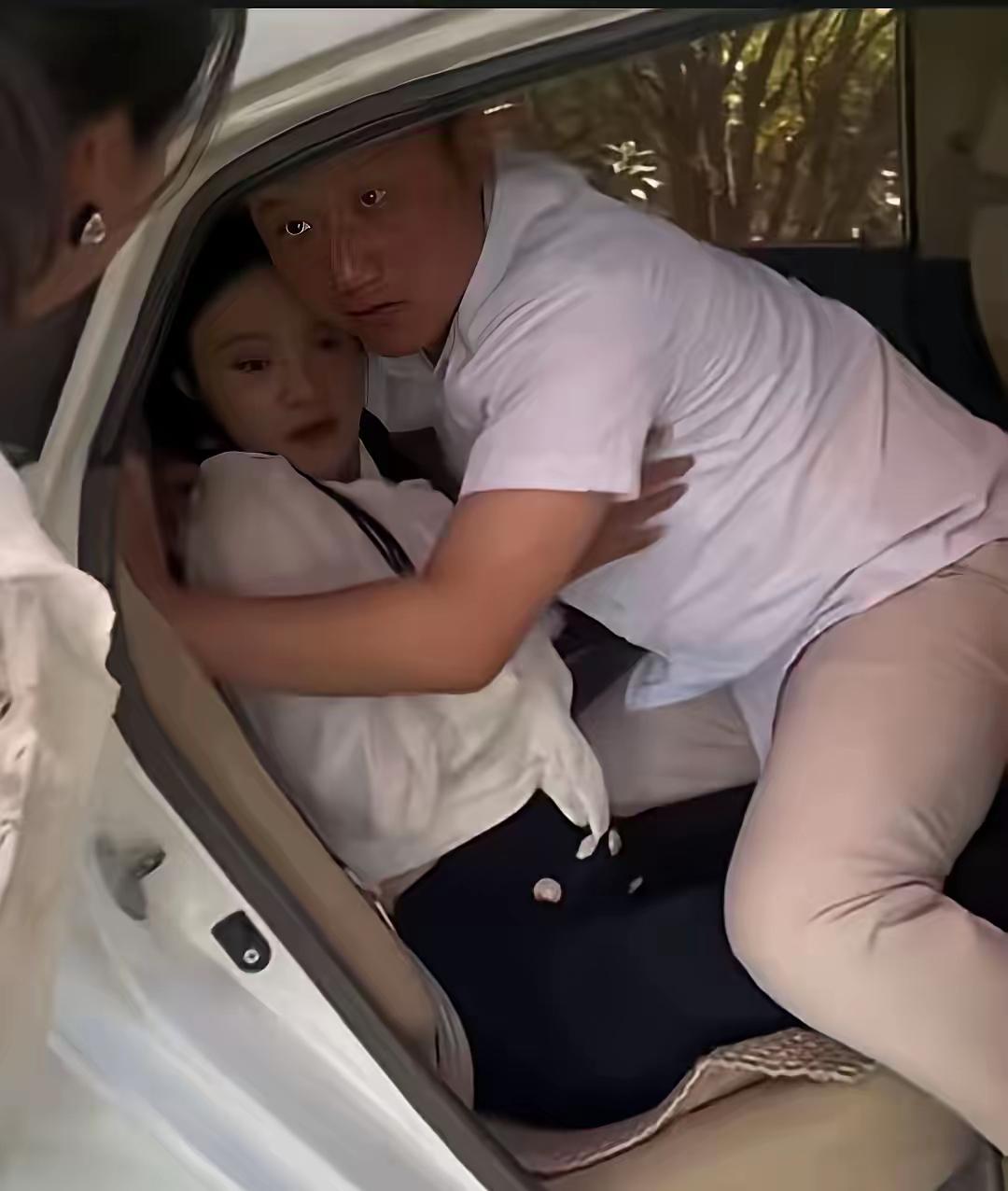 男子“跨座”女下属被抓包，一句“换位”引热议男子与女下属在偏僻处共处，被妻子