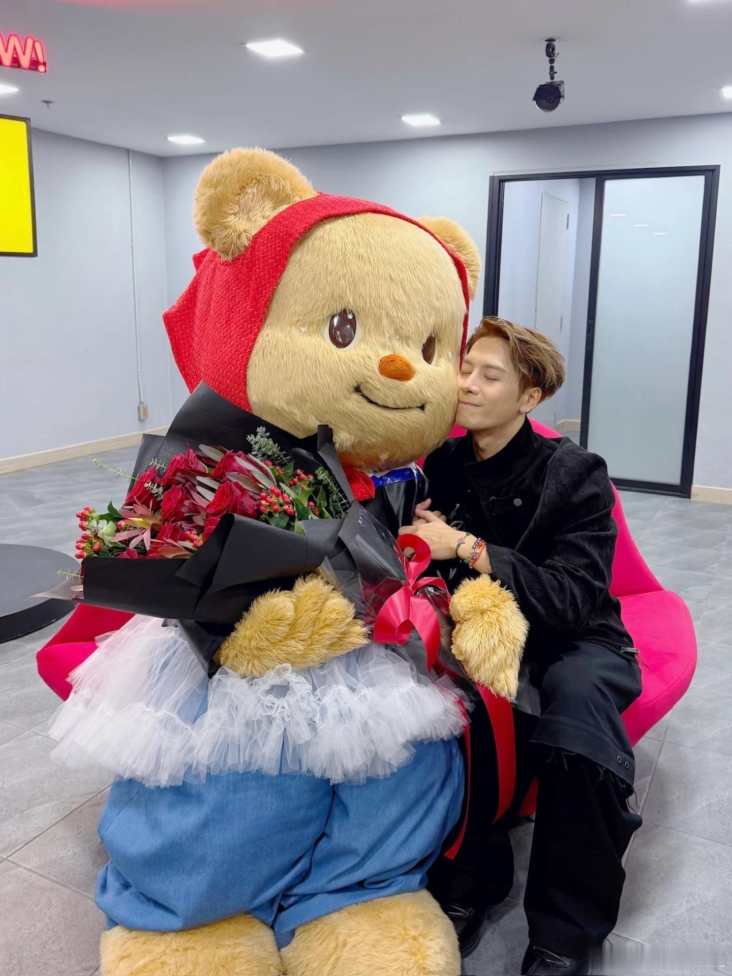 这个世界上怎么会有这么可爱的男人啊🥹王嘉尔​​​
