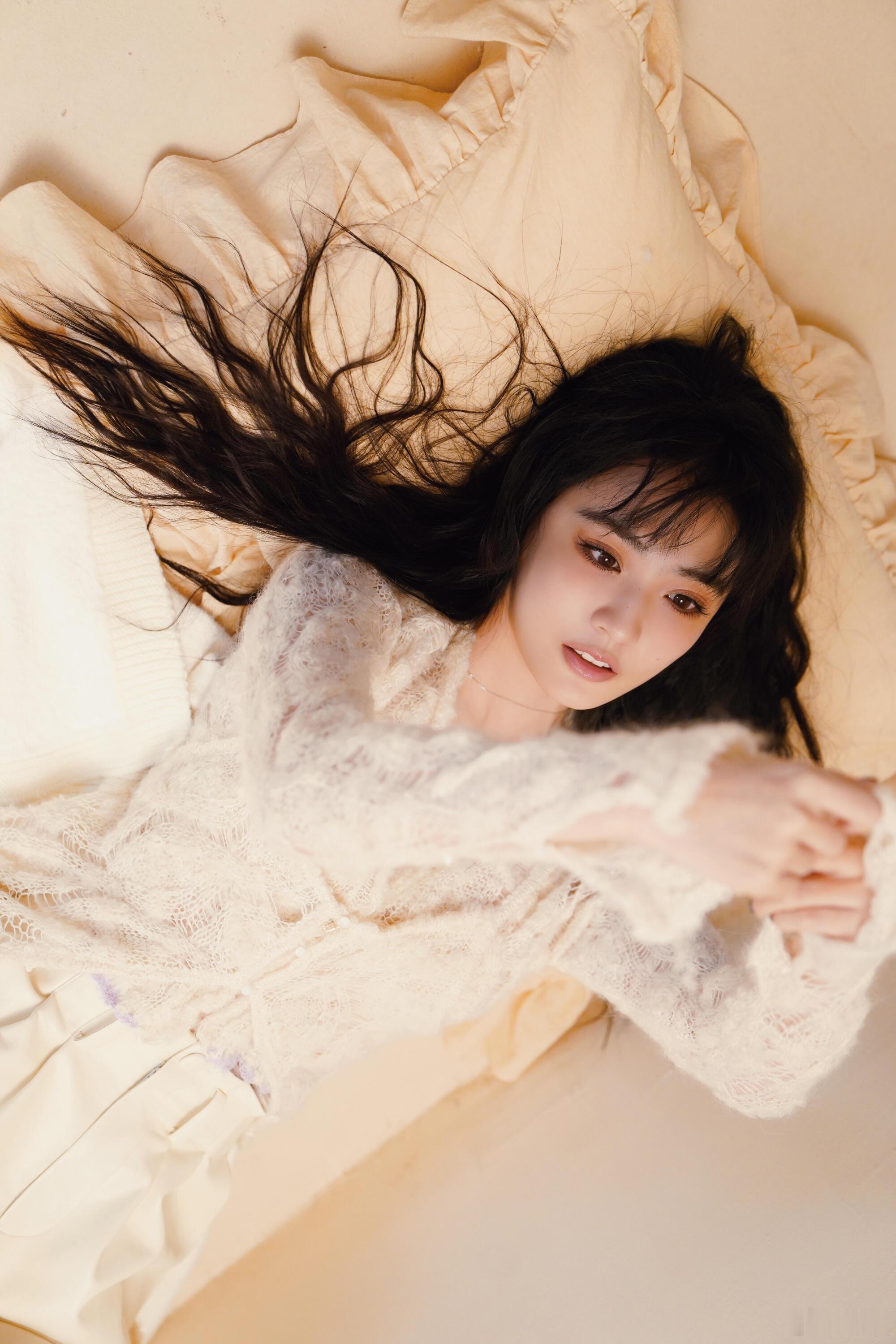 徐璐｜轻柔的蕾丝纱裙，这状态太有少女感了