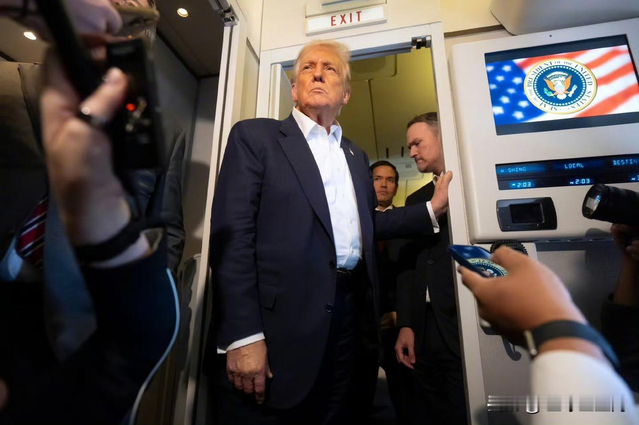 报道称，美国宪法规定总统任期不得超过两届，特朗普于今年1月开始其第二个任期。