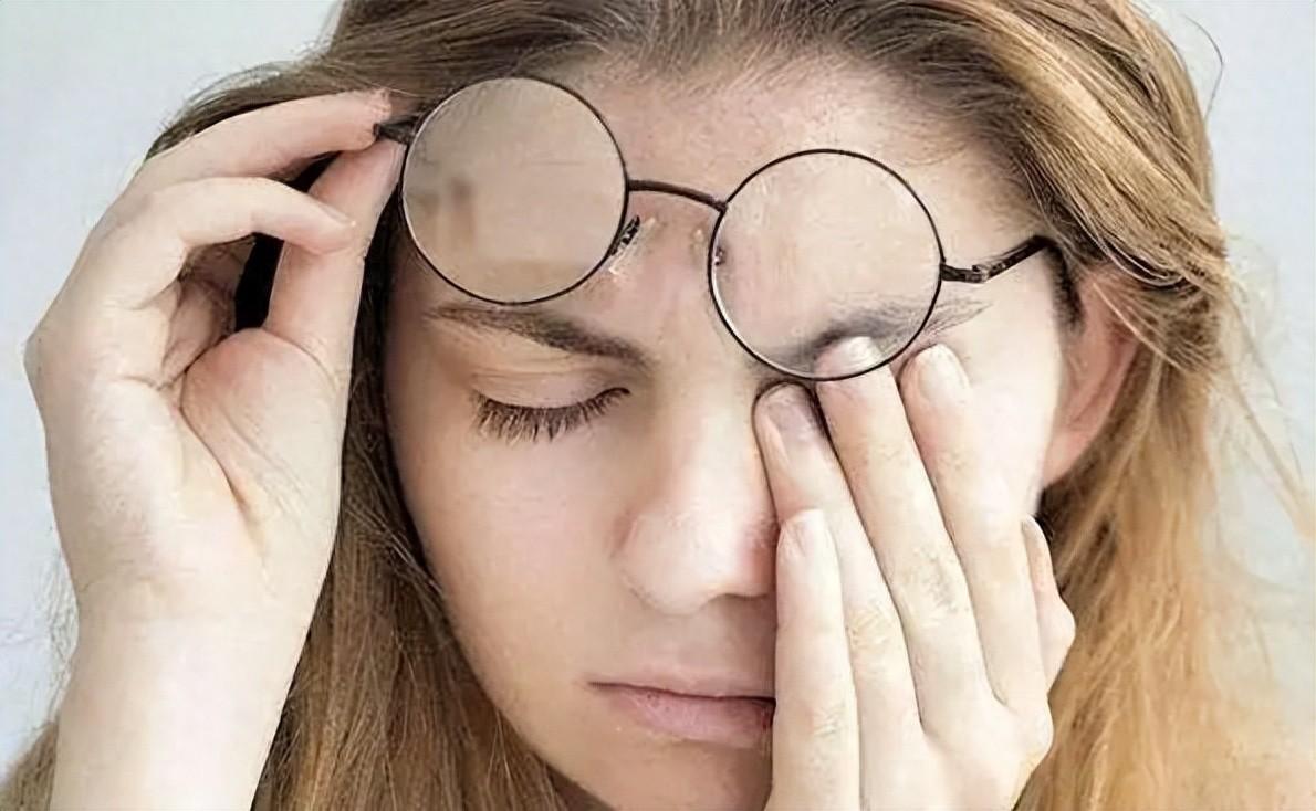 眼花一分，人老一寸！3个中成药，滋阴养血+降火明目，眼亮人不老提示：本内