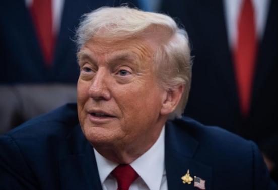 特朗普再次为俄罗斯的武力背书，他表示俄罗斯是不可战胜的。据纽约时报报道，特朗普身