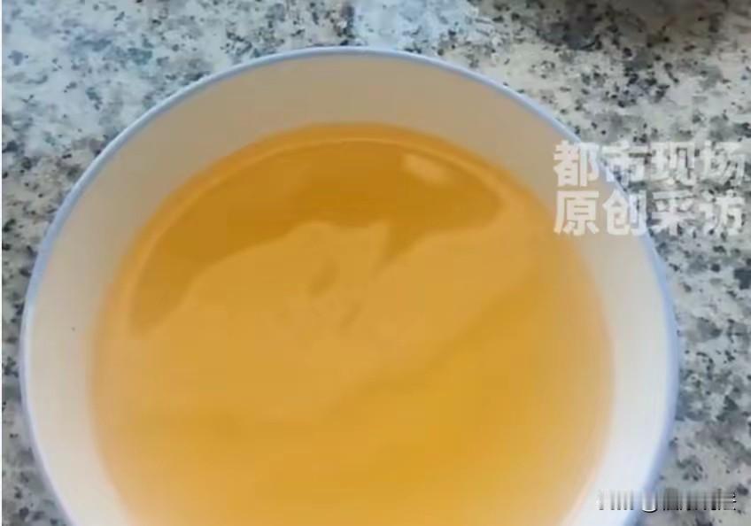 “想喝干净水，咋这难！”山西太原，女子所在村子，井水发黄，还有股臭鸡蛋味儿，根本