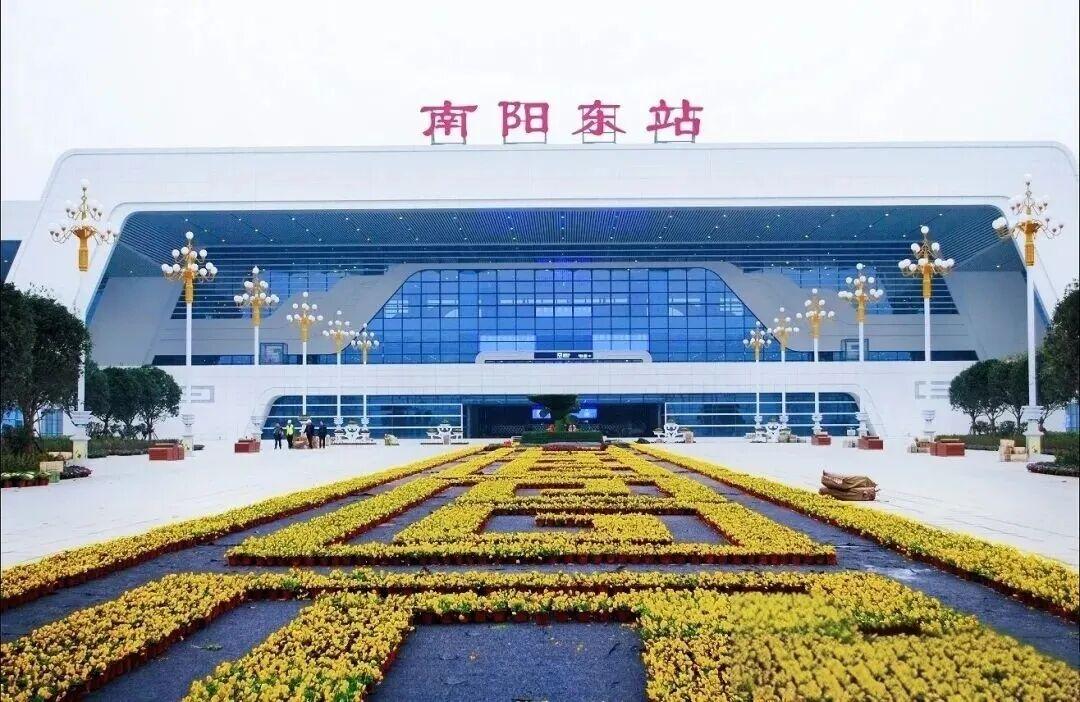 南阳东站通了郑渝高铁却依然"南下难"，想往广州深圳方向走要么绕武汉换向耗时翻倍，