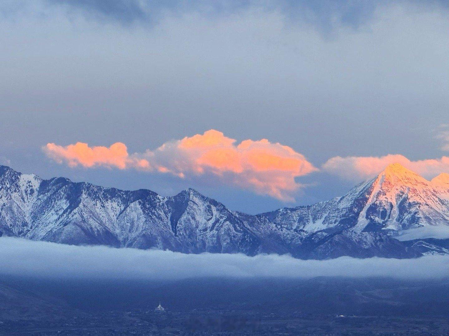 推窗可见的粉色系列雪山乖妈摄影
