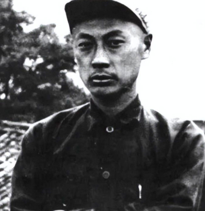 1937年，陈毅一时疏忽被叛徒诱骗下山，当他觉得口渴娶一农户家里要水喝时，农妇脱