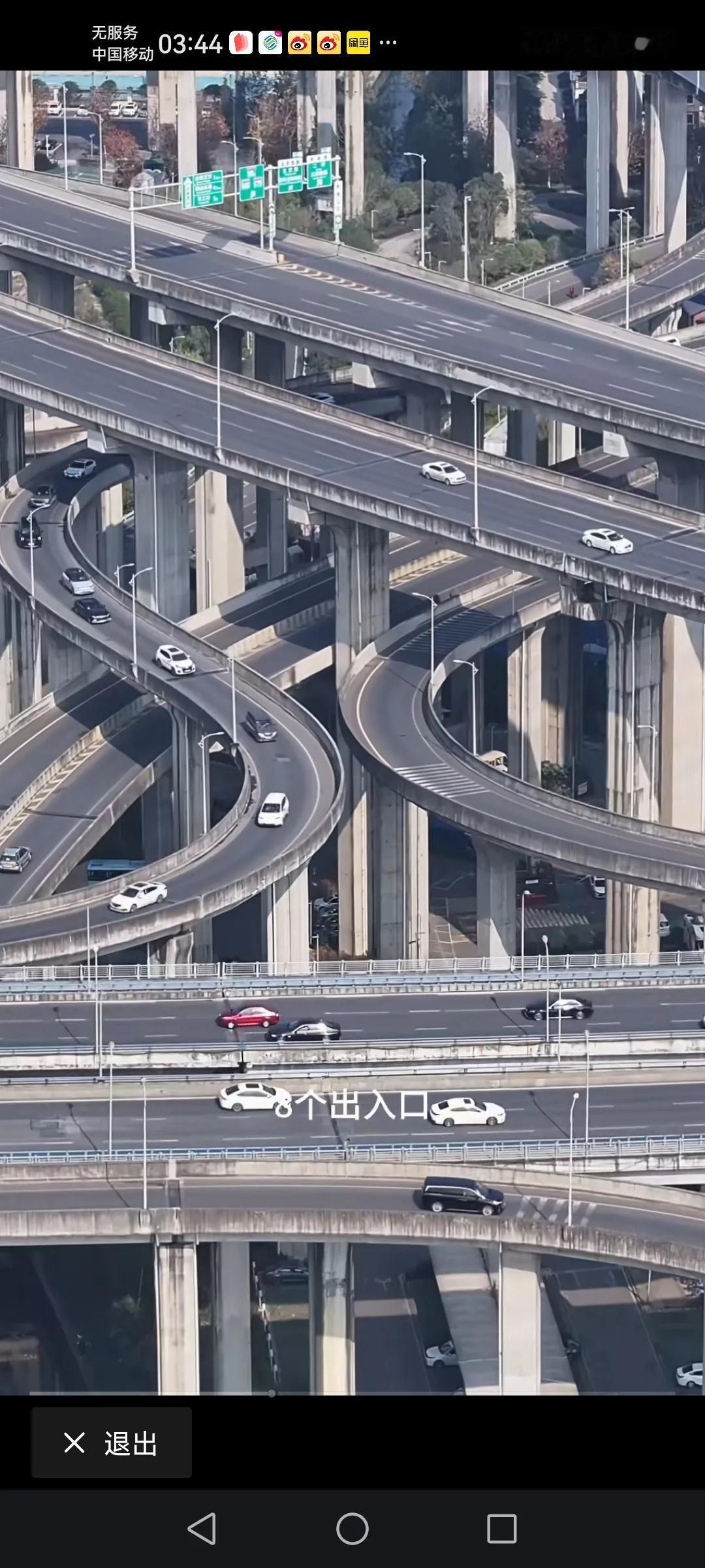 贵阳这个立交桥（黔春立交桥），算是全国数一数二的雄伟壮观，而且砸道出口之多，咱们