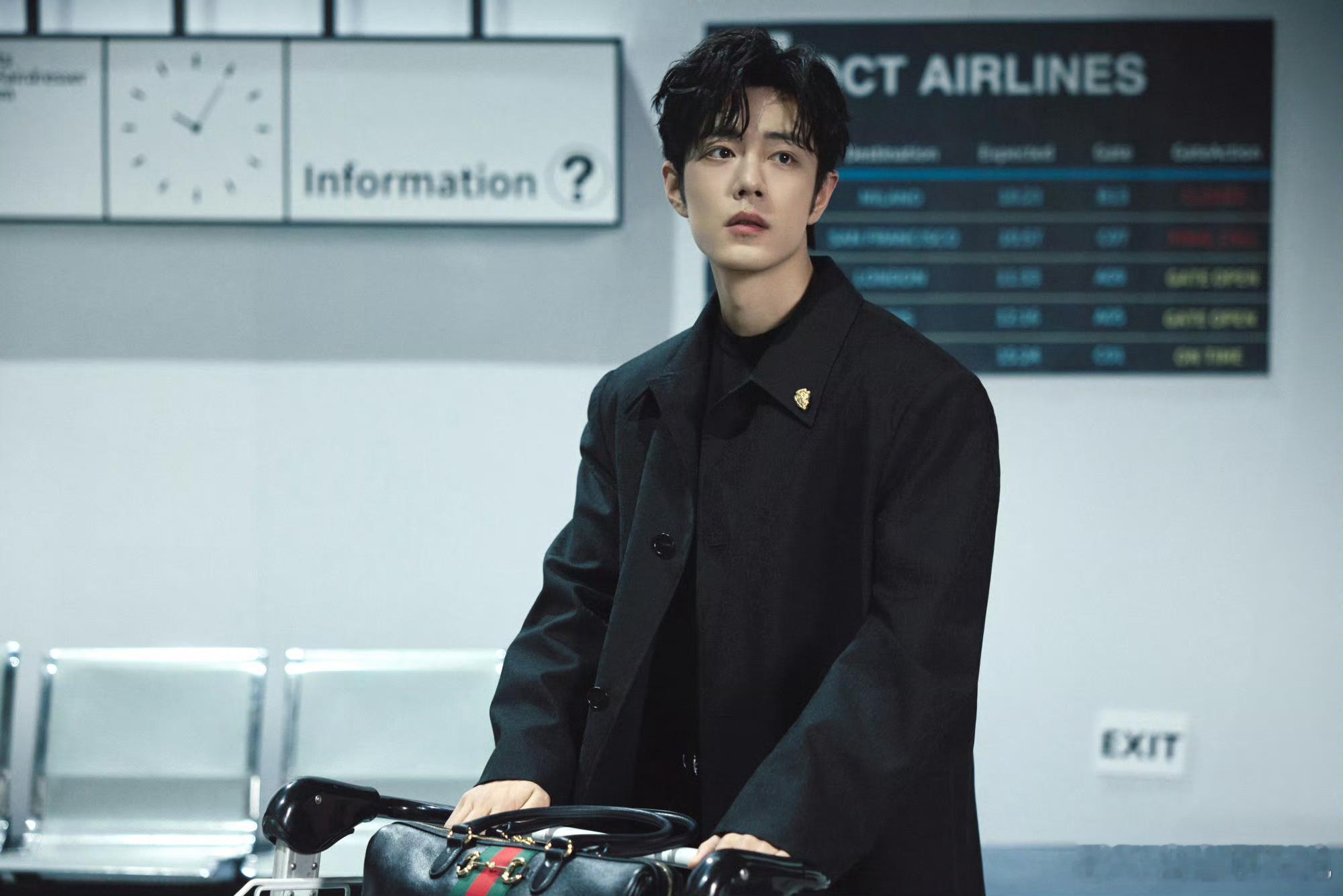 肖战出发的完整宣传造型图集揭晓，哥又帅出新高度了，每帧都像画报，透露出一股高级感