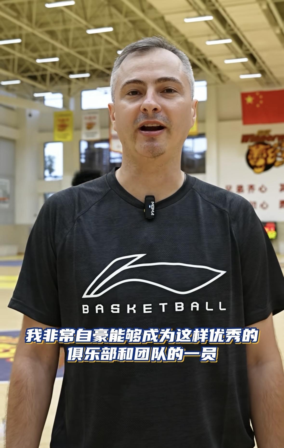 广东宏远新帅亚科夫列维奇近日完成了上任之后的首次公开采访！亚科夫列维奇坦言，能