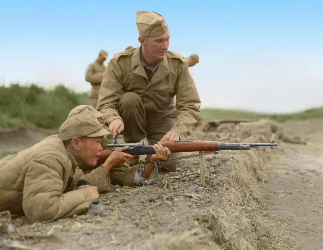 谁能认得出士兵手中的枪械类型吗？看起来像是加兰德，也有说是春田栓动步枪的，