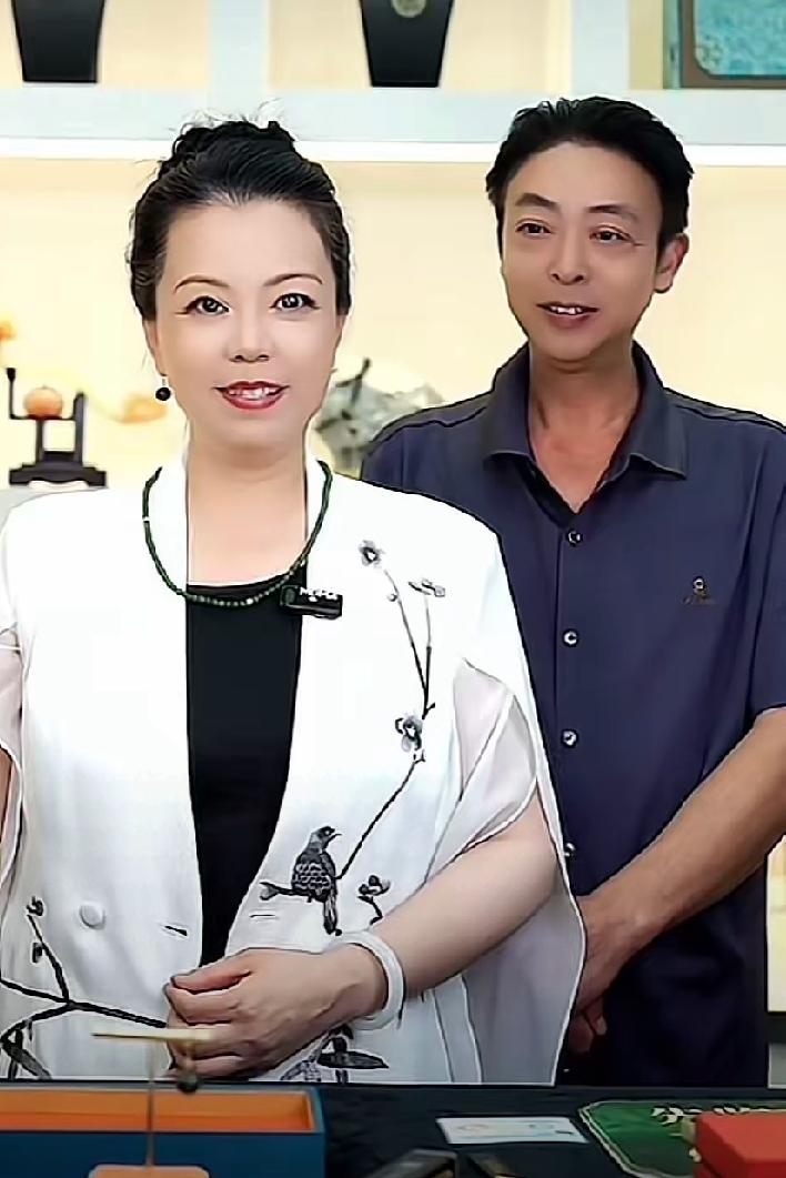 许妈昨天和田玉专场，完美收官。网友直呼真的太牛了并且再次验证大家的凝聚力，同