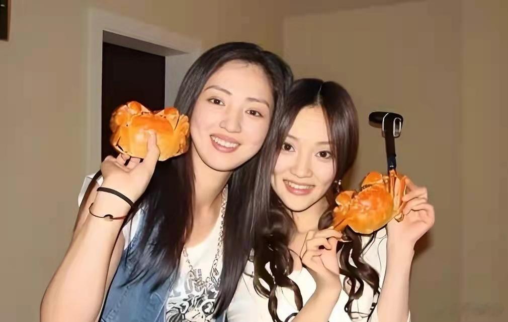 李小璐董璇合照，相差1岁差距一目了然！​​​