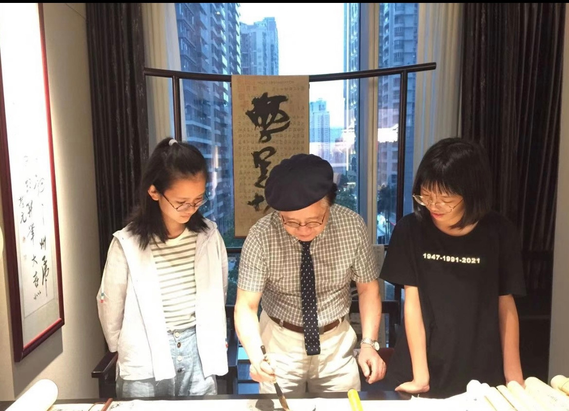 《百年孤独》里最经典的一句话：“人生的本质，就是一个人活着。不要对别人心存太多期