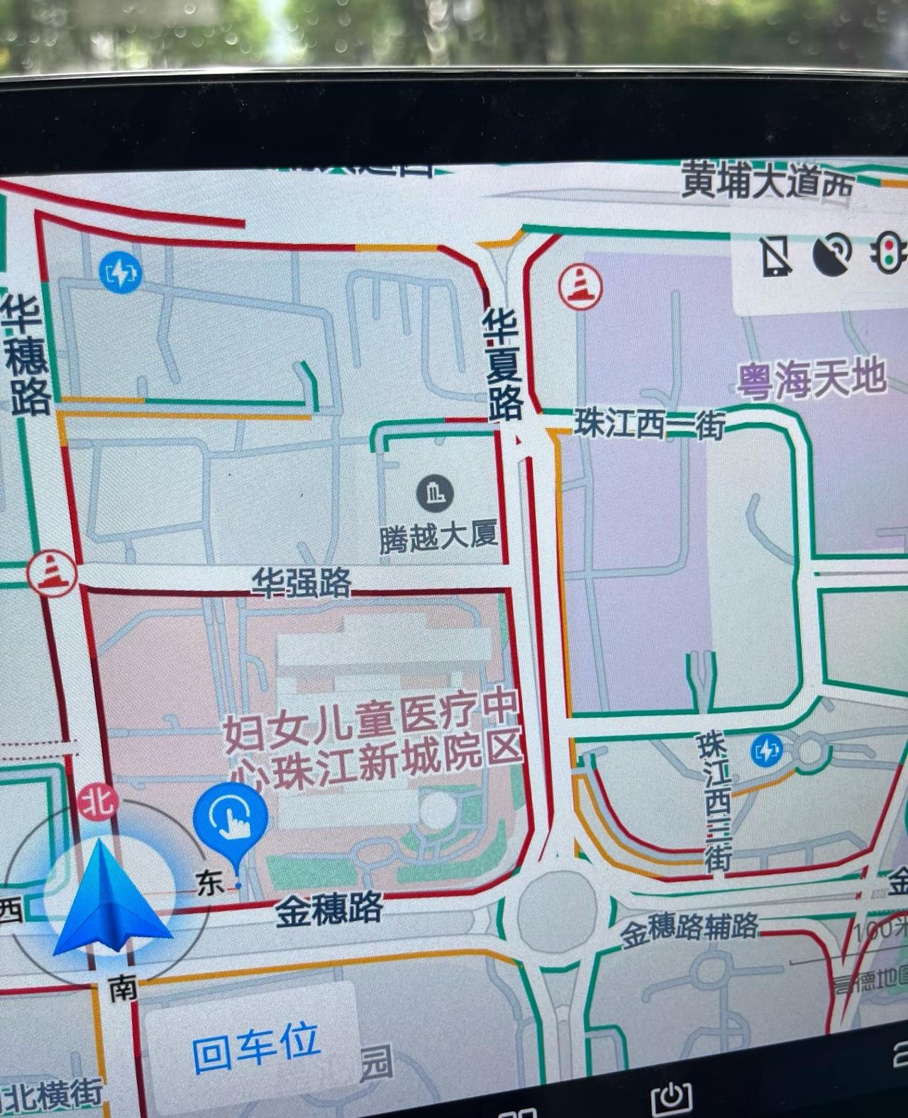 广州高价停车费导致拥堵周边停车费动辄16一小时起步，医院停车费便宜点，所有车