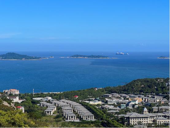 台海这盘棋，很多人盯着一个问题：解放军的军舰战机天天绕岛，为什么就是不真打？ 